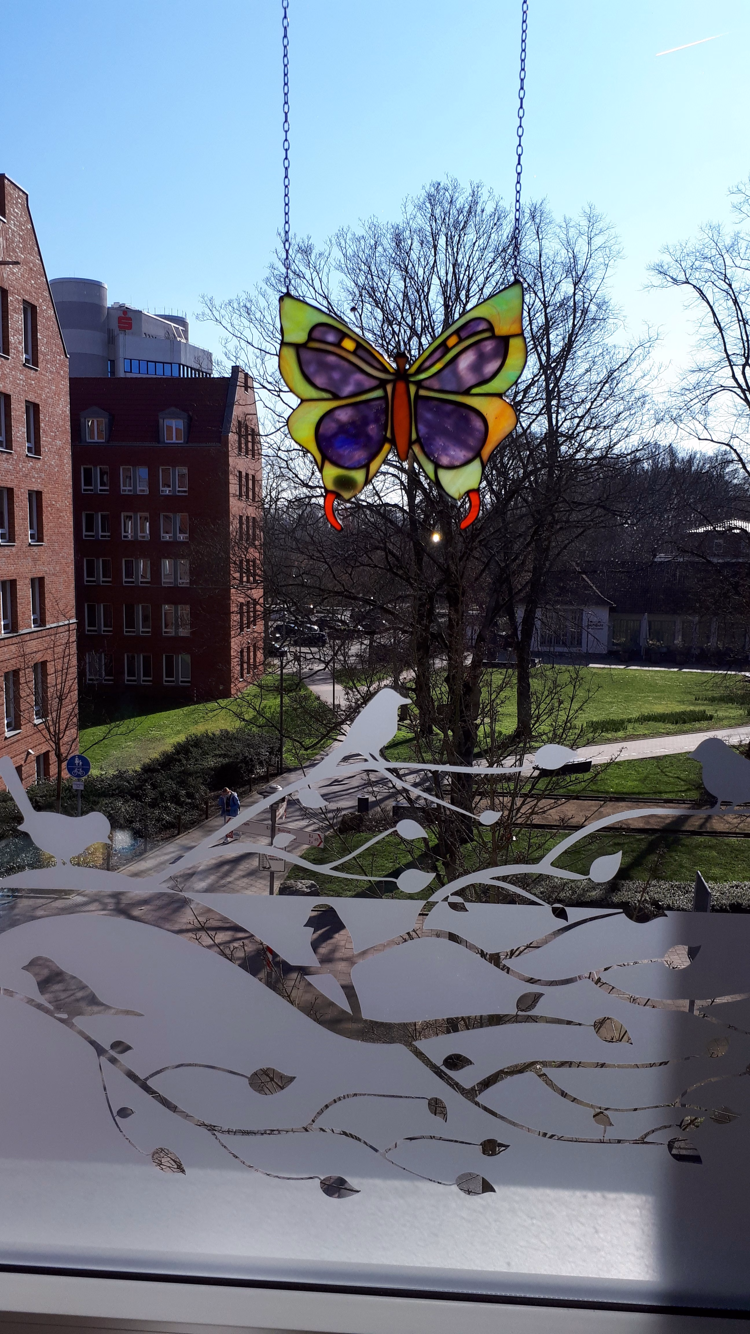 Fensterdekor mit Vögeln