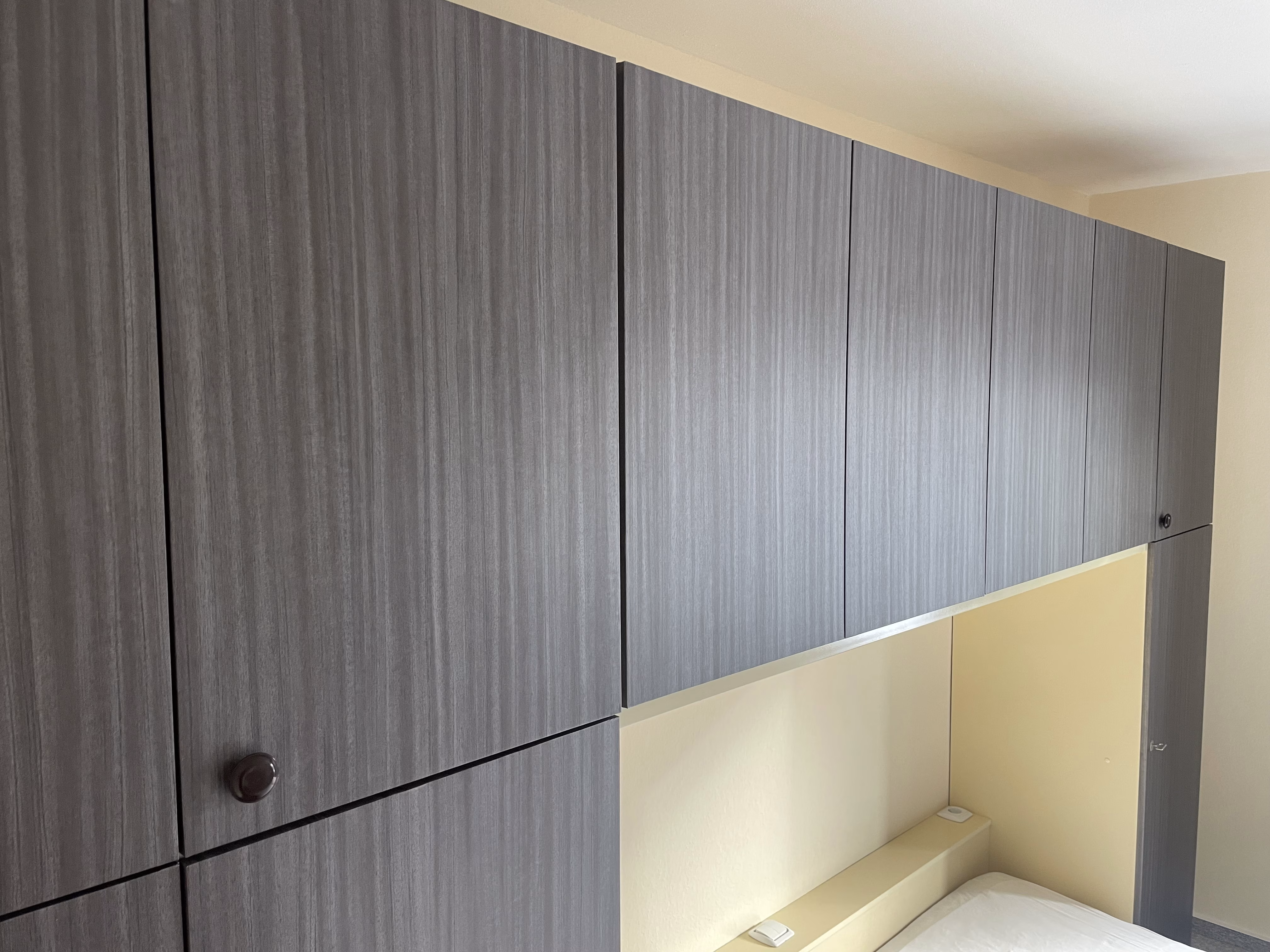 Meranti Holz graphitfarben, Klebefolie in Holzoptik