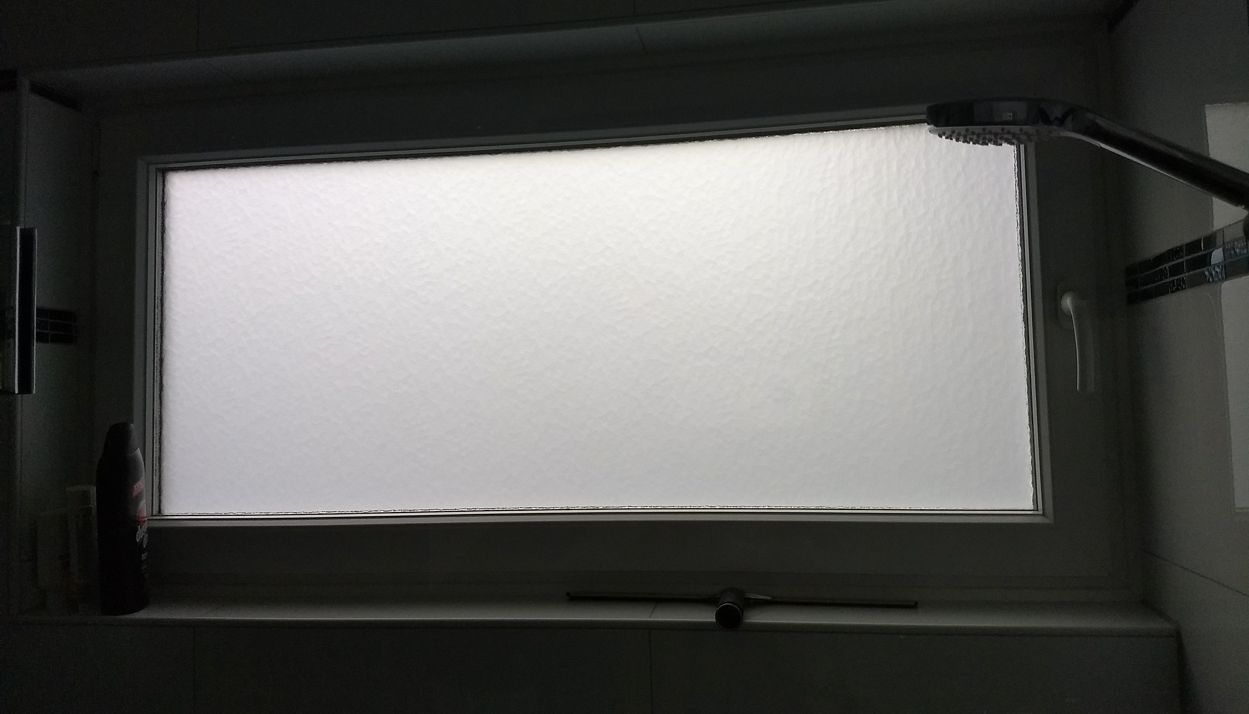 Milchglas Fenster in einer Dusche