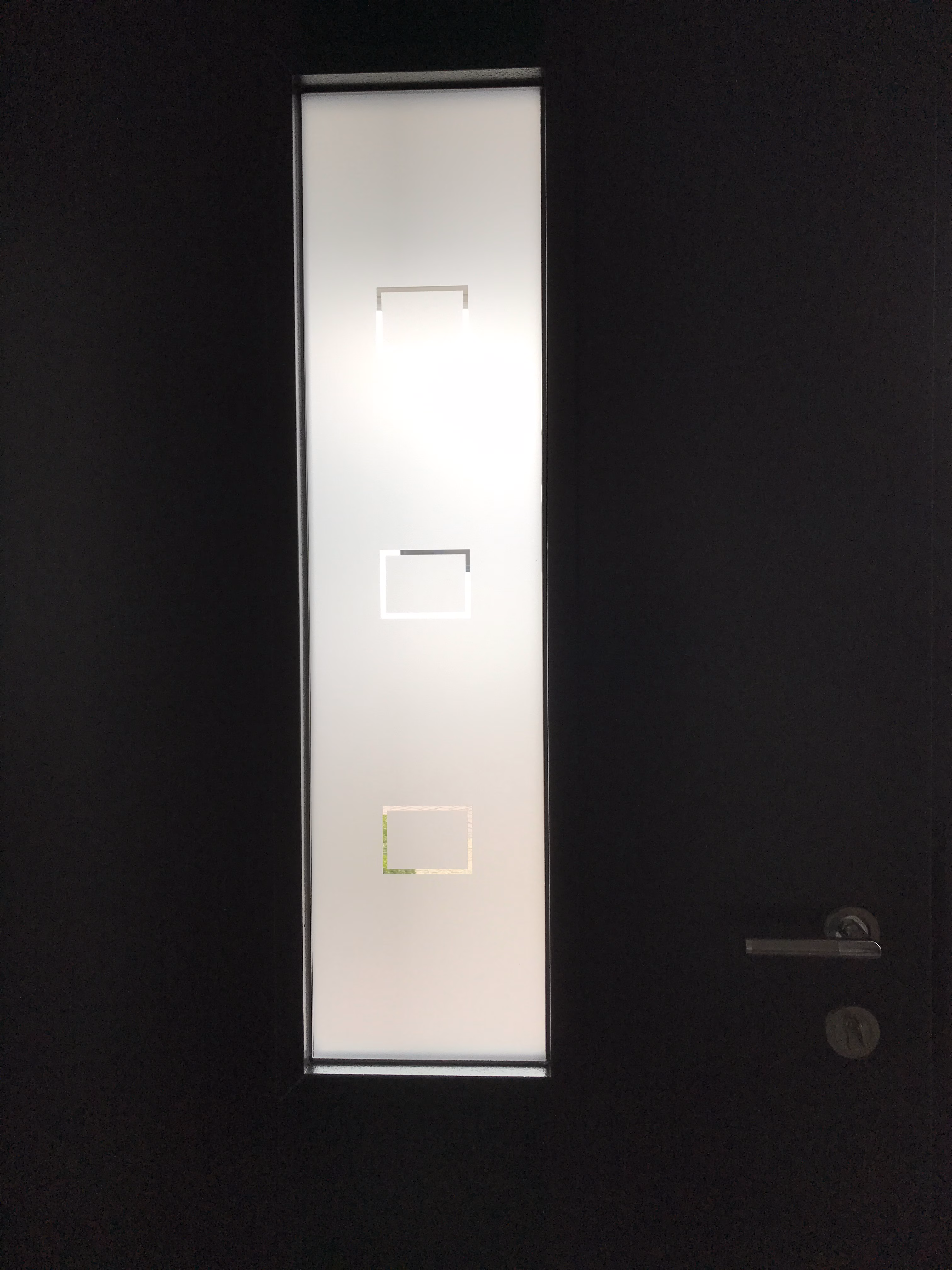Die Glasdekorfolie Modern 440 als Sichtschutz für die Haustür 2