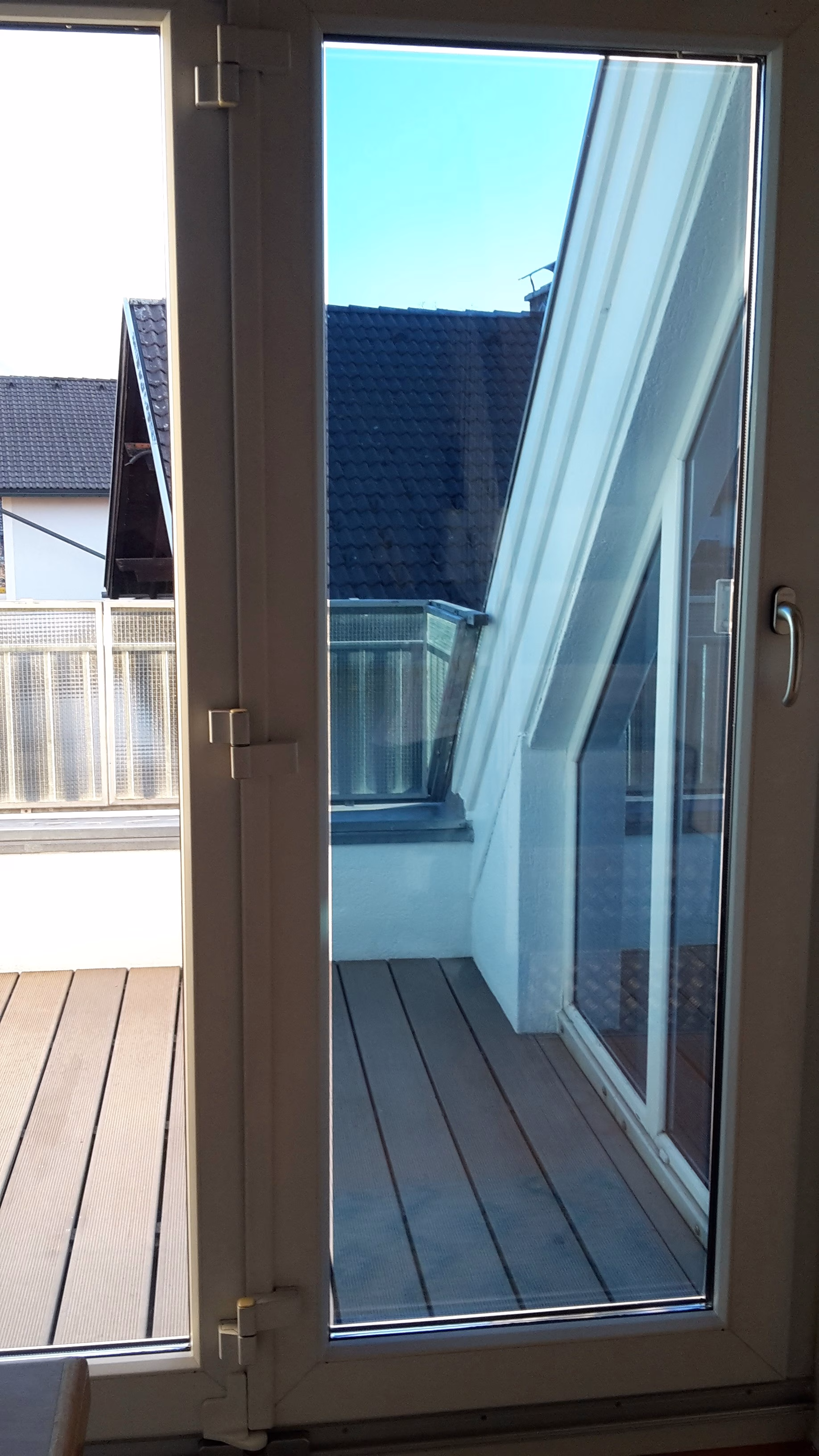 Innenansicht einer Sonnenschutzfolie, silber blau verspiegelt