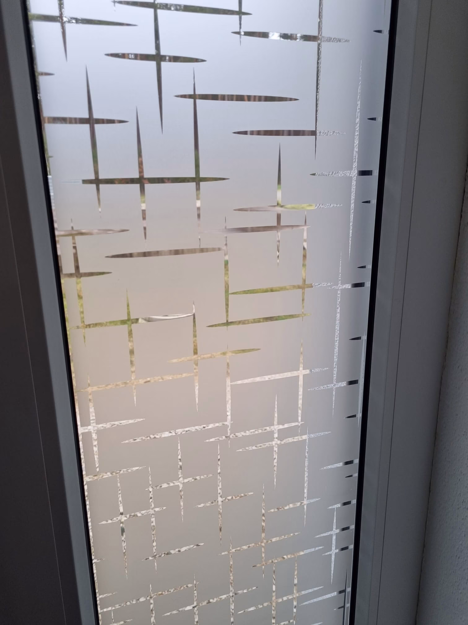 Fensterfolie in Kreuzoptik
