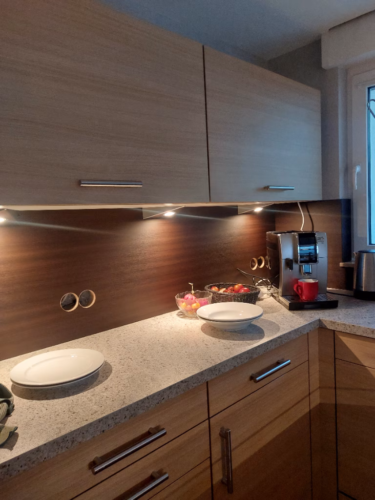 Küche neu foliert mit Klebefolie in dunkler Wenge Holzoptik Küche neu foliert mit Klebefolie in dunkler Wenge Holzoptik