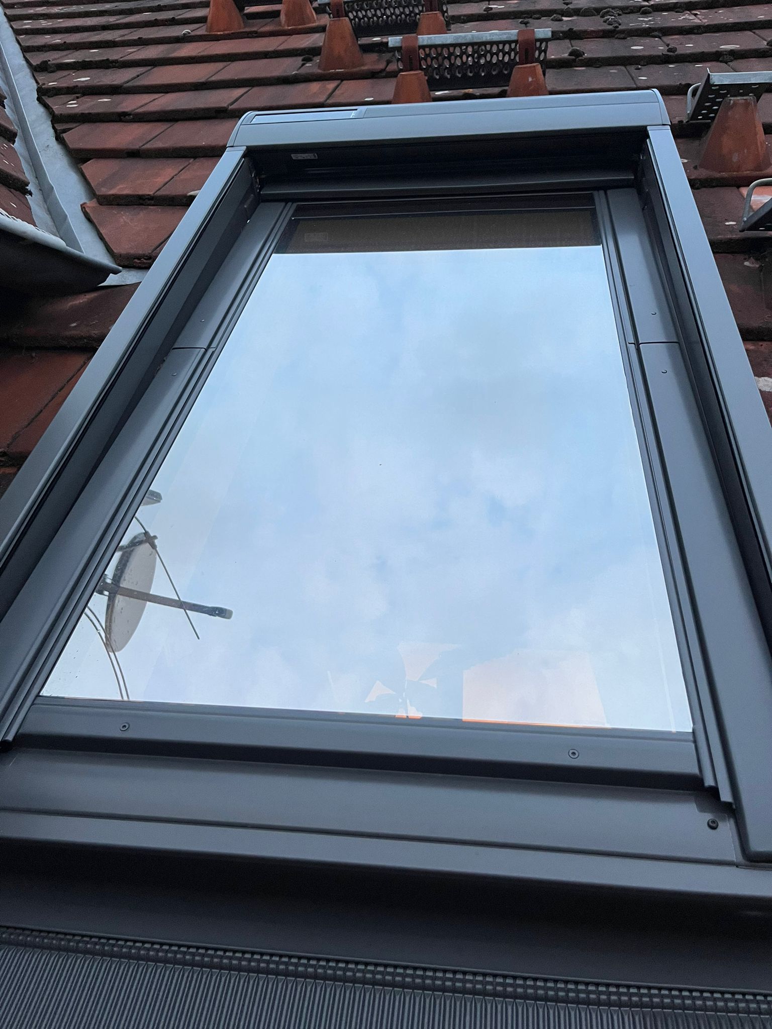 Dachfenster mit Hitzeschutzfolie mittel foliert