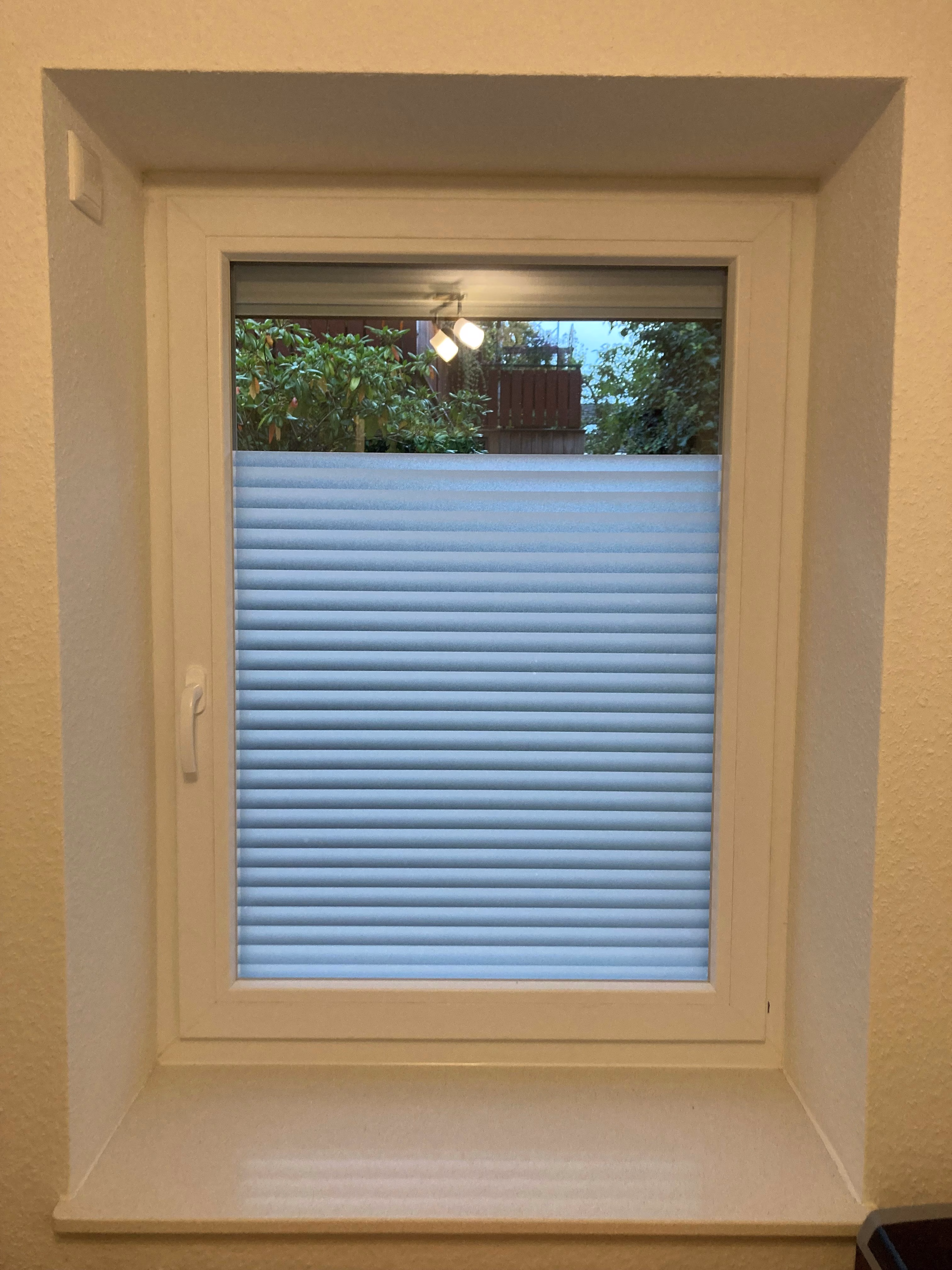 Streifen-Fensterfolie in Lamellenoptik