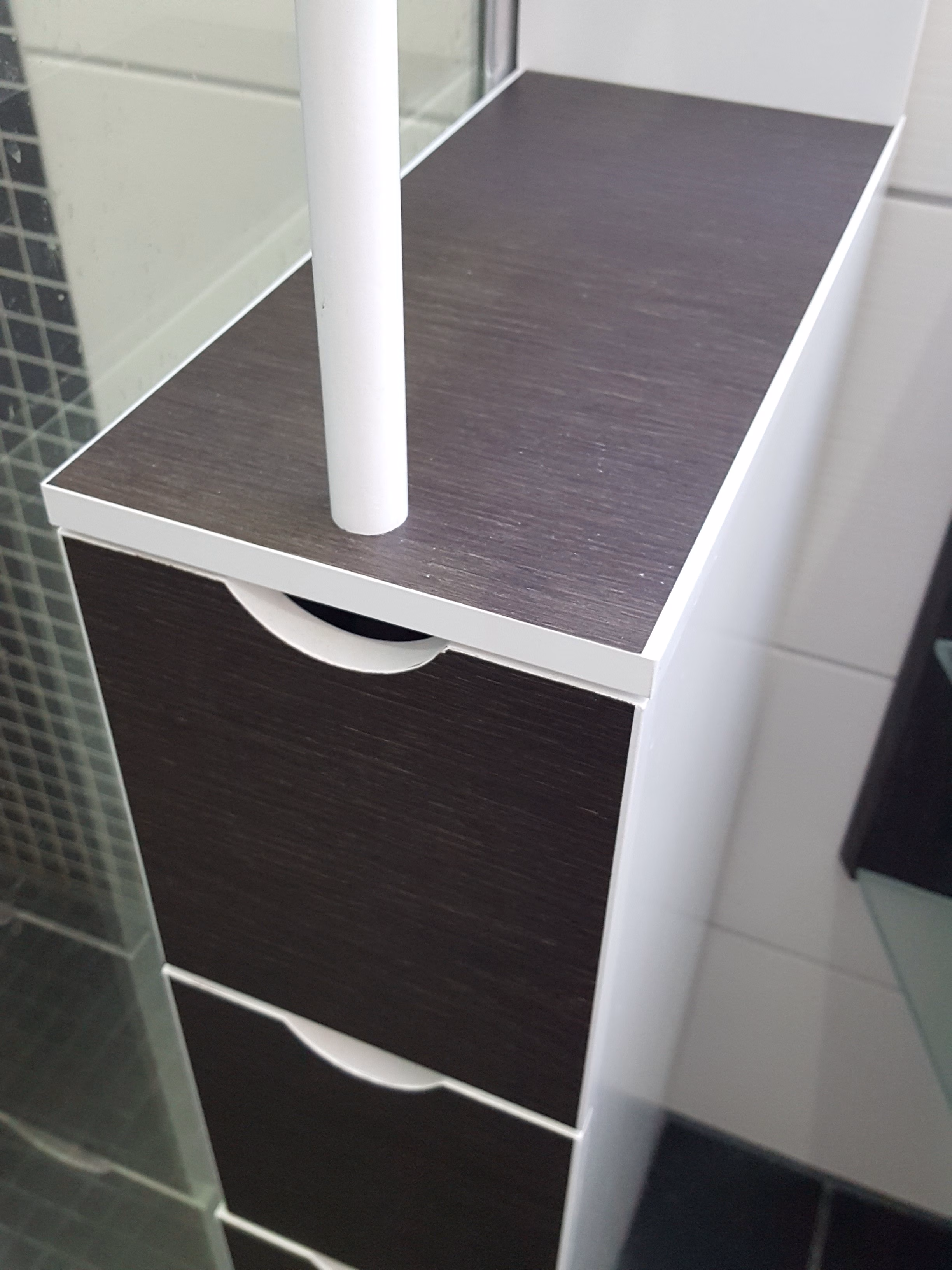 Eiche schwarz/braun im Badezimmer