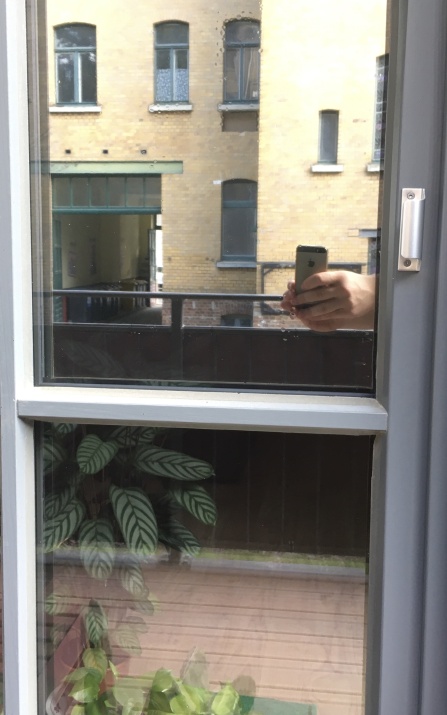 Spionspiegelfolie bei Tageslicht