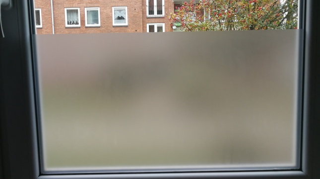 Teilweise Beklebung eines Fensters mit Sandstrahldesign Sichtschutzfolie