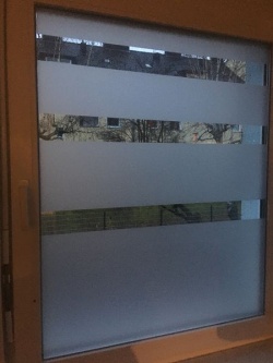 Fenster Dekor mit Streifen nach Maß angefertigt