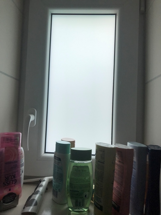 Badezimmerfenster mit Milchglas Fensterfolie