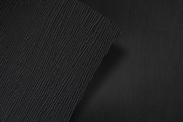 schwarzes Holz