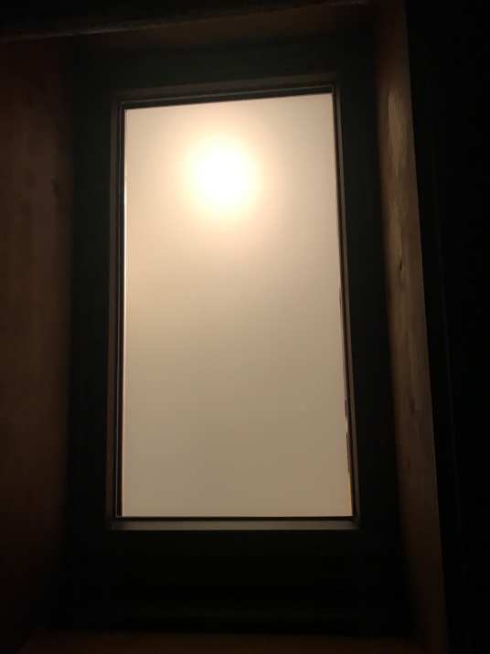 Milchglasfolie bei Nacht