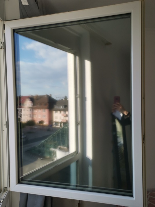 Sonnenschutzfolie, selbsthaftend, silber dunkel verspiegelt