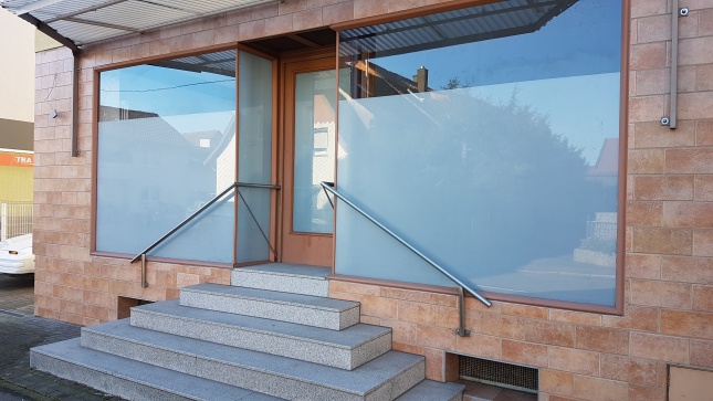 Schaufenster Sichtschutz milchiger Fensterfolie